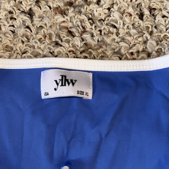 XL blue and white Yellow the Label sports bra with an open back - Picture 2 of 3